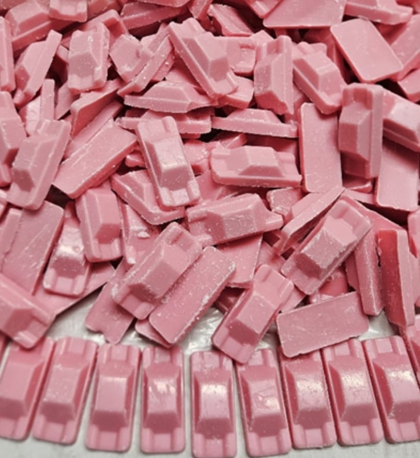 Strawberry Flavoured Candy Shaped Pieces - Halal